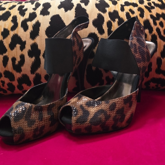 Vera Wang leopard peeptoe pumps size 9 - Picture 4 of 5